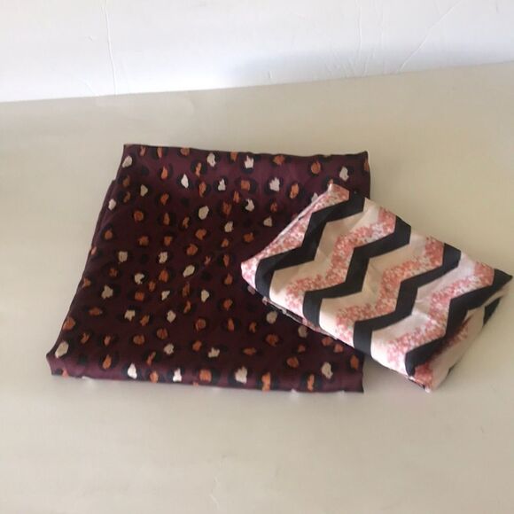 Lot of 2 Scarf/Shawls Pink and Burgundy Silky Soft - Picture 1 of 3